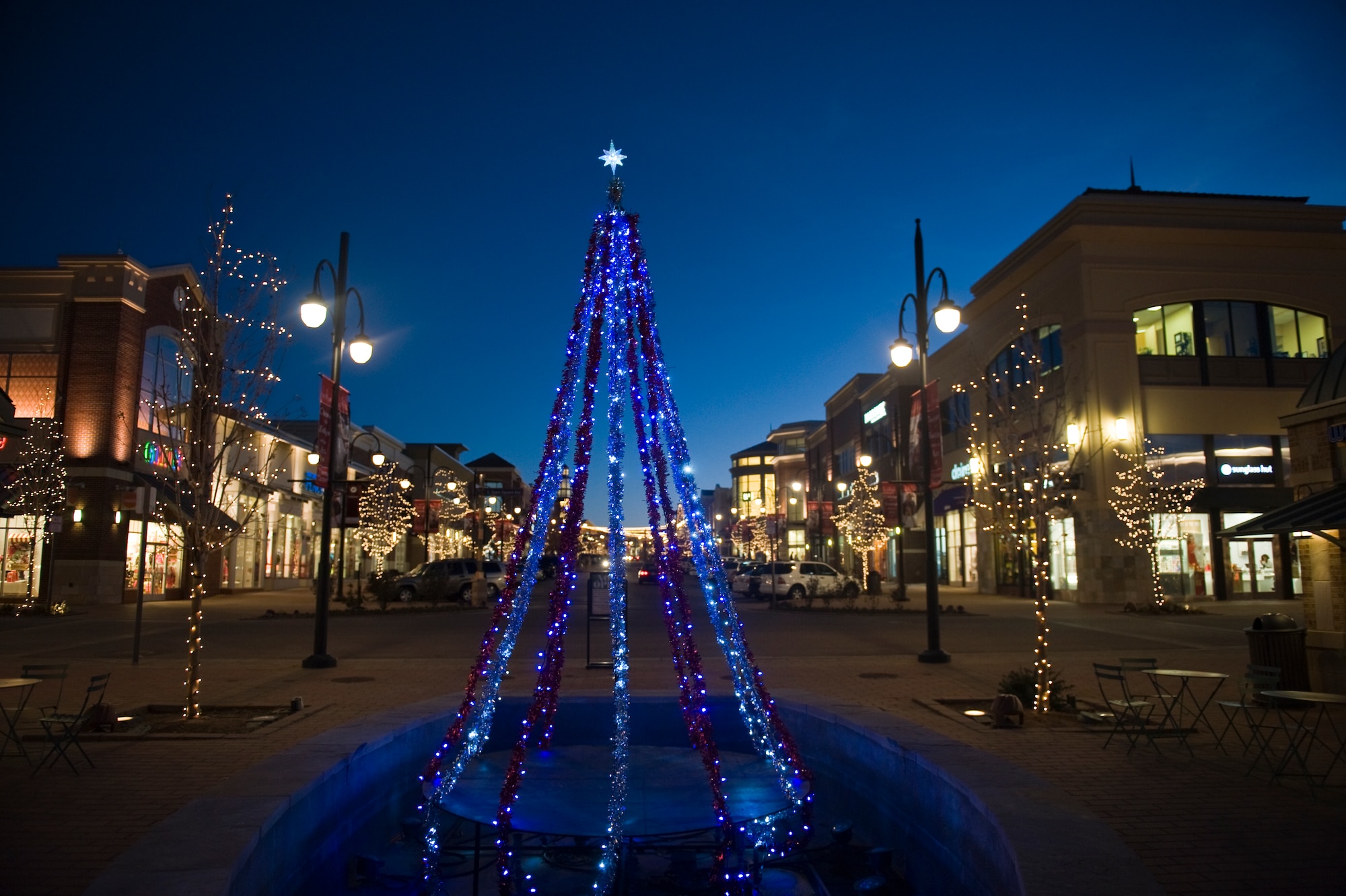 AURORA, Colo. – Southlands Shopping Center plays festive music in addition to ‘decking the halls’ with lights and decorations to put everyone in the holiday mood. The Southlands mall hosts an annual holiday hometown parade and tree-lighting ceremony to start the holiday season. (U.S. Air Force photo by Airman 1st Class Riley Johnson)