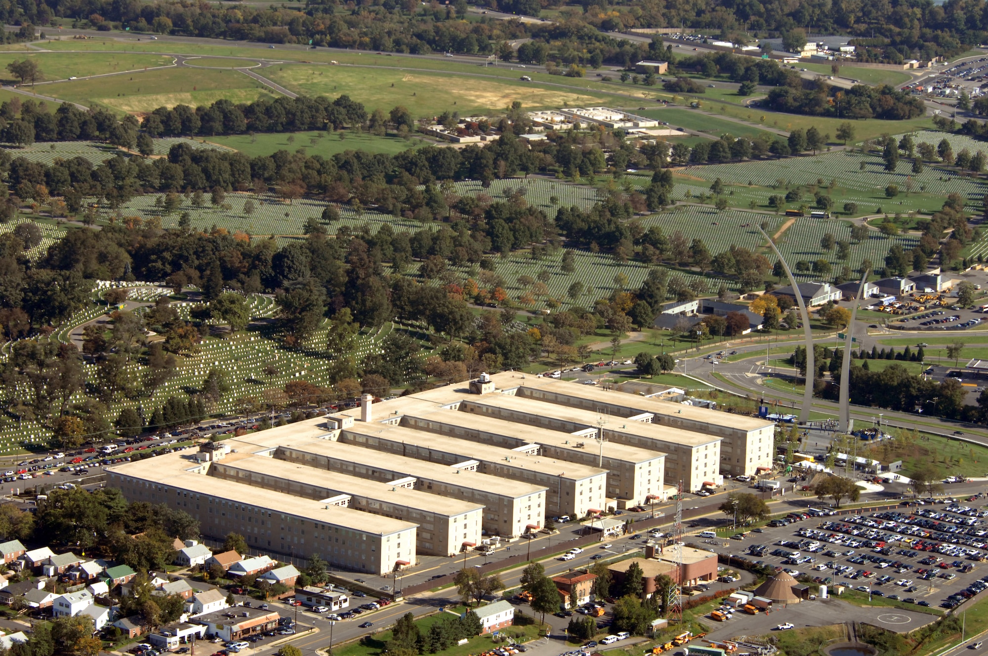 View over the U.S. Navy Annex, showing the completed U.S. Air Force memorial dedicated on Saturday, October 14, 2006. U.S. Air Force photo by Master Sgt. Gary R Coppage)