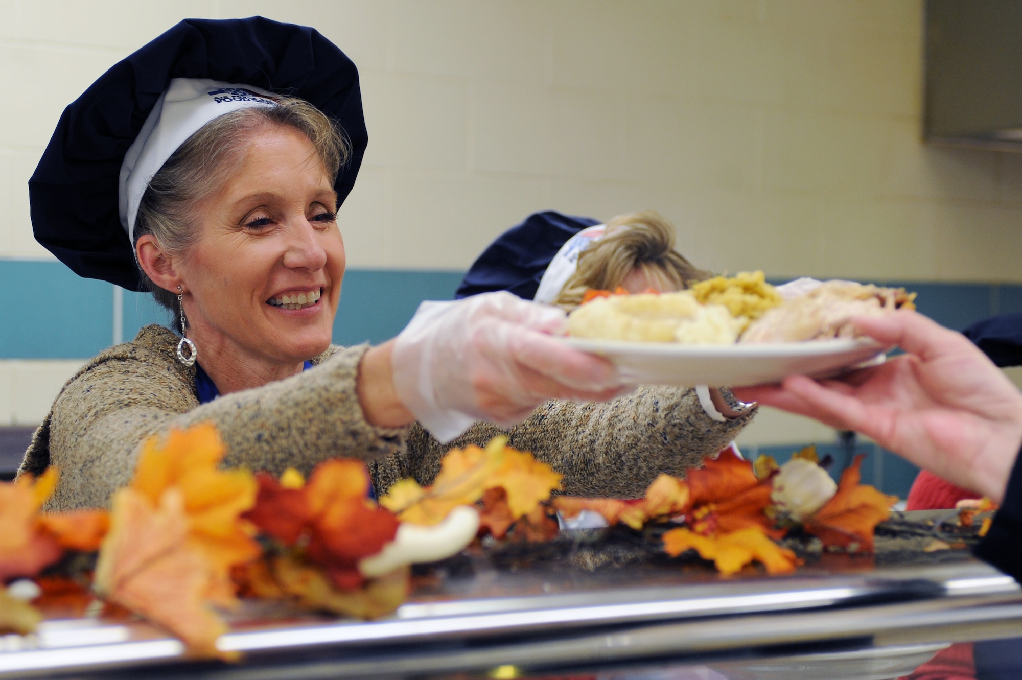DFAC staff, wing leaders serve up Thanksgiving feast > Seymour Johnson ...