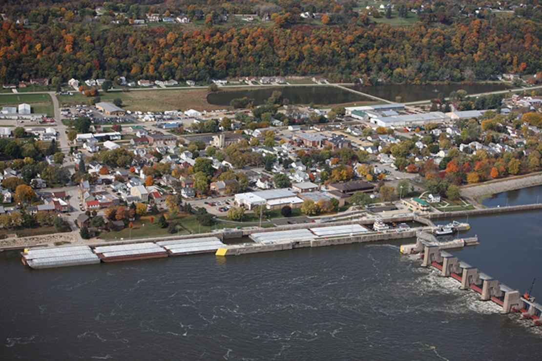 Lock and Dam 10, Guttenburg, Iowa. Upper Mississippi River mile 615.0