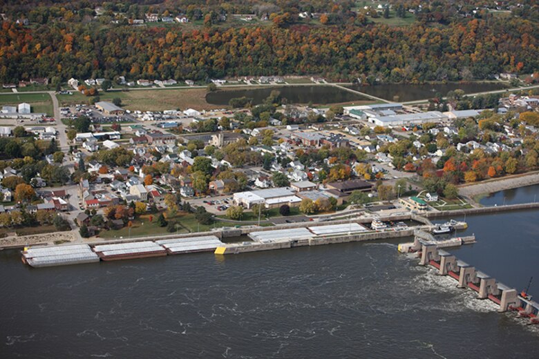 Lock and Dam 10, Guttenburg, Iowa. Upper Mississippi River mile 615.0