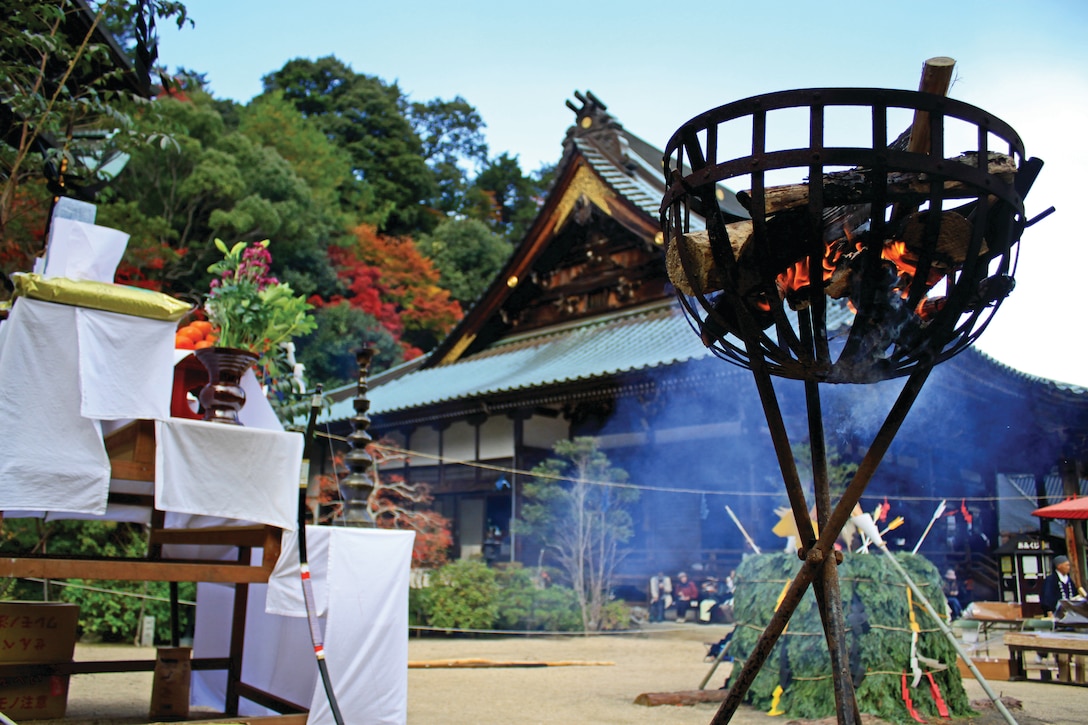 Fire-walking ceremony lights up Miyajima Daisho-in