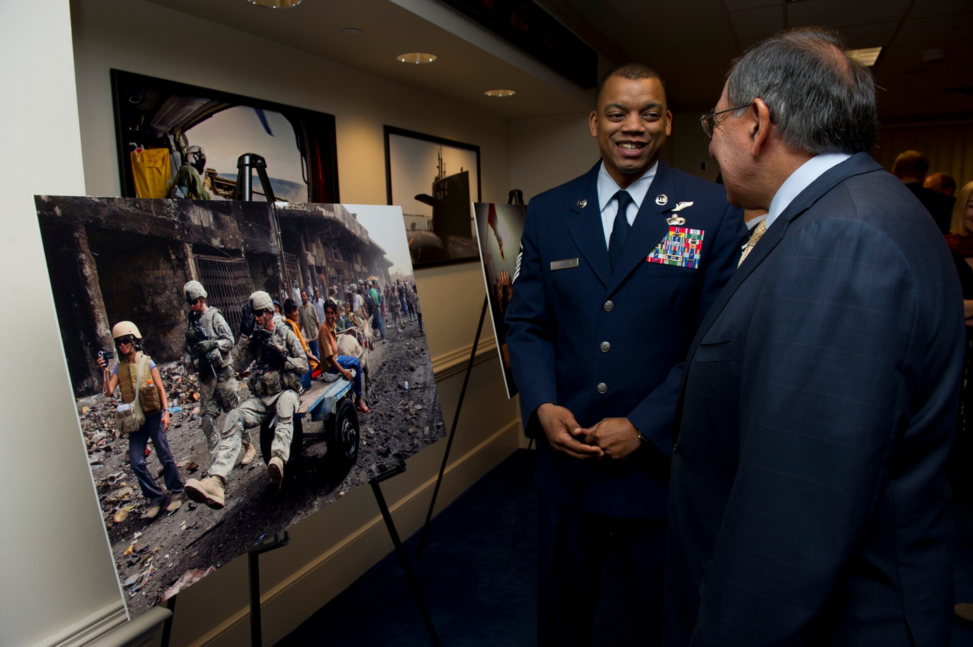 Secretary of Defense Leon E. Panetta, right, speaks with Master Sgt. Cohen A. Young, about the story behind Cohen's award-winning photograph at the Art in Embassies best in show awards ceremony at the Pentagon, Nov 30, 2012. Cohen is stationed at Shaw Air Force Base, S.C. (DOD phoo/Erin A. Kirk-Cuomo)

