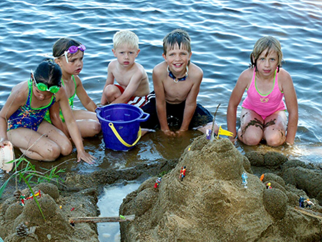 Children make sand castles and forts at one of beaches at Cross Lake. The St. Paul District operates 49 recreation areas, ranging from public landings along the Mississippi River to lock and dam visitor centers to full-service campgrounds. These recreation areas are an important component of the region’s tourism industry, and the impact on the local and regional economies is significant. 