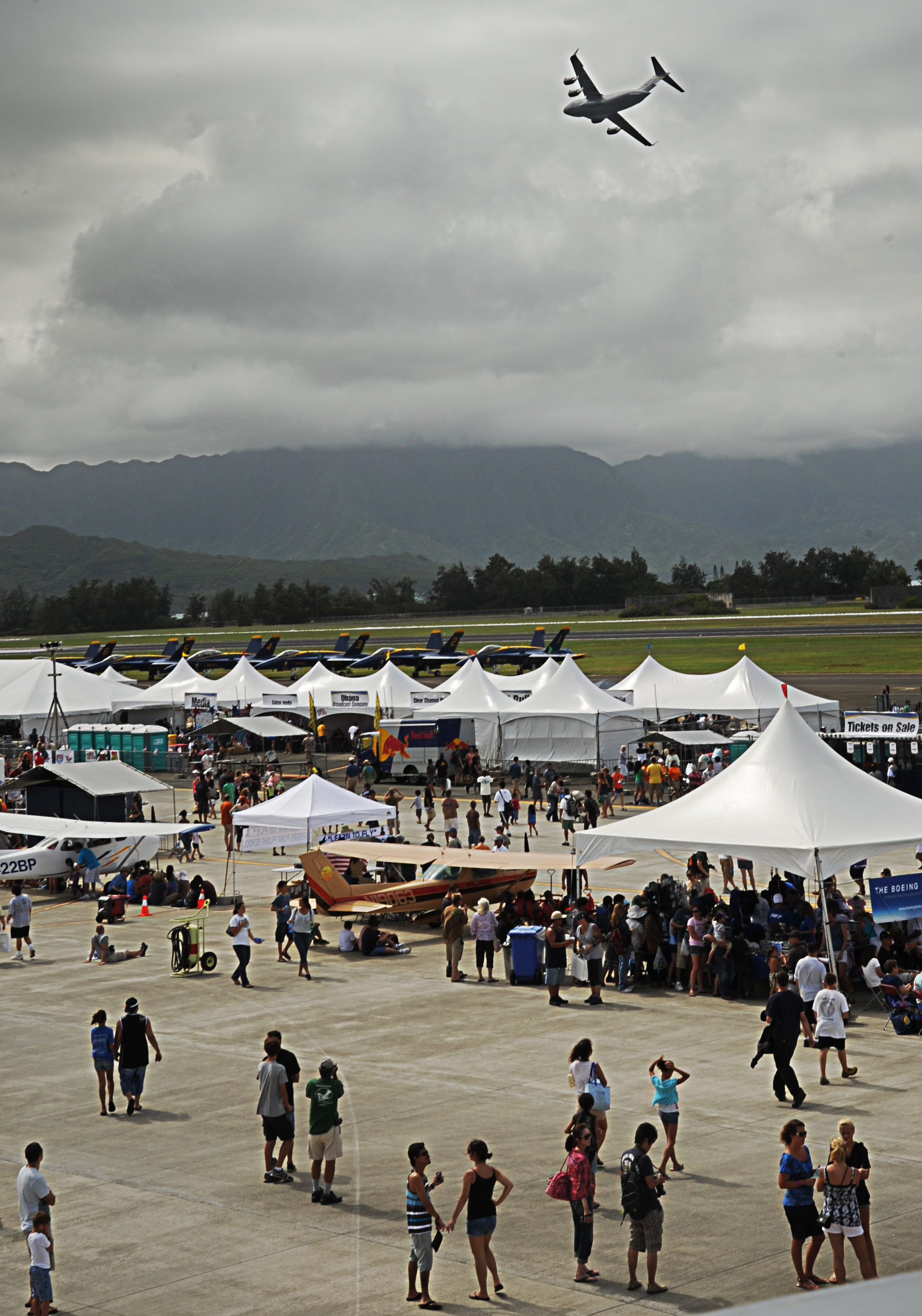 PACAF C17 demonstration team performs at Kaneohe Bay Airshow > 15th