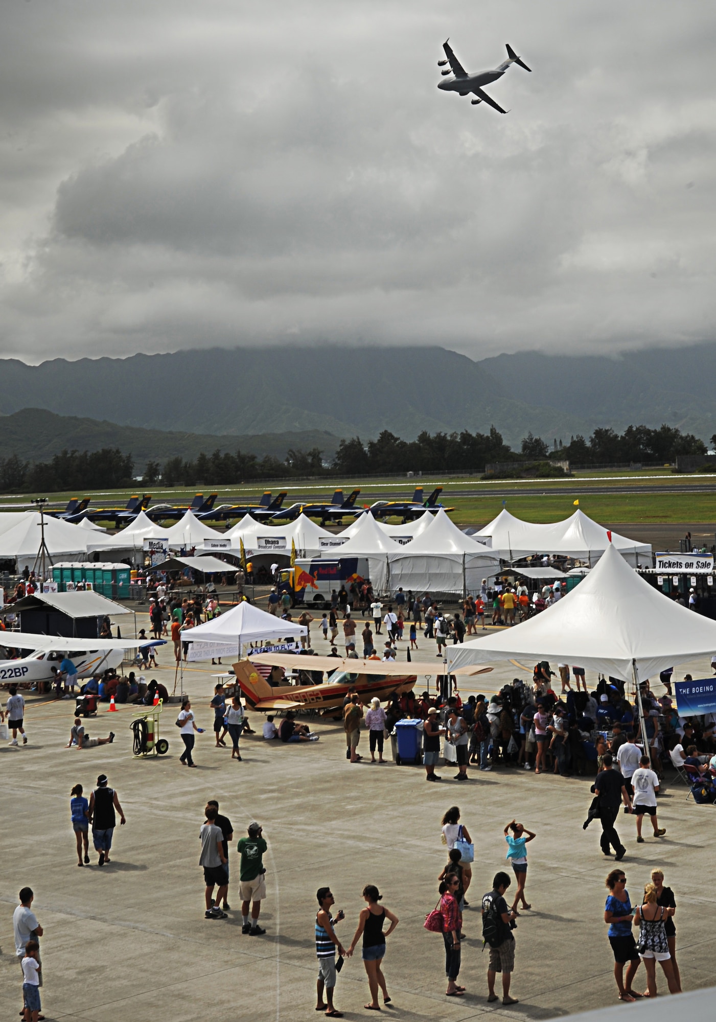 The Pacific Air Forces C-17 Globemaster III demonstration team performs a demo at the 2012 Kaneohe Bay Air Show at Marine Corps Base Hawaii, Sept. 29. The demonstration team performed a short-taxi landing with reverse thrust engines as well as other maneuvers which make the C-17 the most capable cargo aircraft in the world. (U.S. Air Force photo/Senior Airman Lauren Main)