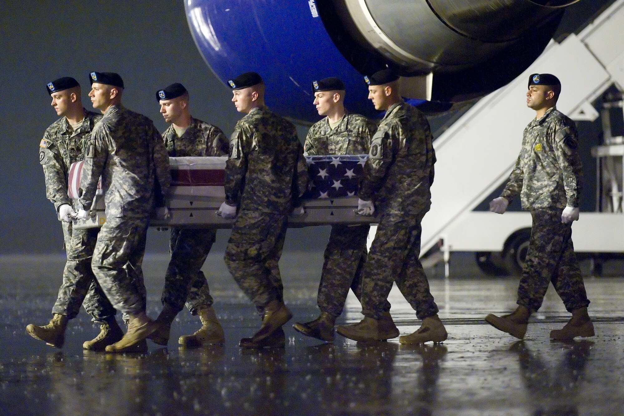 A U.S. Army carry team transfers the remains of Army Sgt. Jeremy F. Hardison of Maysville, N.C., at Dover Air Force Base, Del., Oct. 2, 2012. Hardison was assigned to the 514th Military Police Company, 60th Troop Command, Winterville. N.C. (U.S. Air Force photo/Adrian R. Rowan)