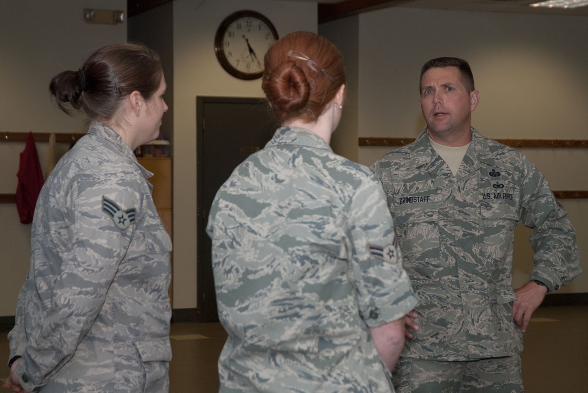 HANSCOM AIR FORCE BASE, Mass. – Chief Master Sgt. Maxwell Grindstaff, Air Force Life Cycle Management Center command chief, speaks to Senior Airman Rachel Nix and Airman 1st Class Sarah Thomas during the Single Airmen Dinner at the chapel annex Sept. 27. The dinner was an opportunity for the new command chief to interact with young Airmen from Hanscom. (U.S. Air Force photo by Mark Herlihy)