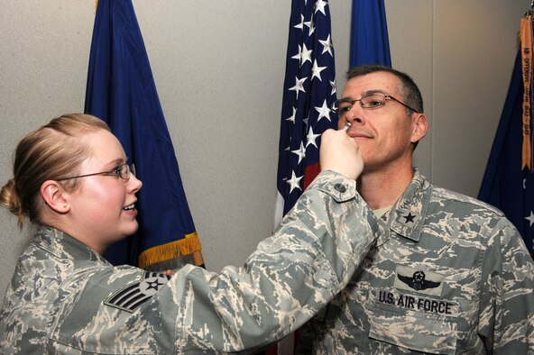 WHITEMAN AIR FORCE BASE, Mo. -- Brig. Gen. Thomas Bussiere, 509th Bomb Wing commander, receives a FluMist vaccination from Staff Sgt. Jessica Pownell, 509th Medical Operations Squadron NCO in charge of immunizations Sept. 12. Active duty members are required to receive either the FluMist or a flu shot. For more information, call the immunizations clinic at 660-687-4304. (U.S. Air Force photo/Airman 1st Class Bryan Crane)
