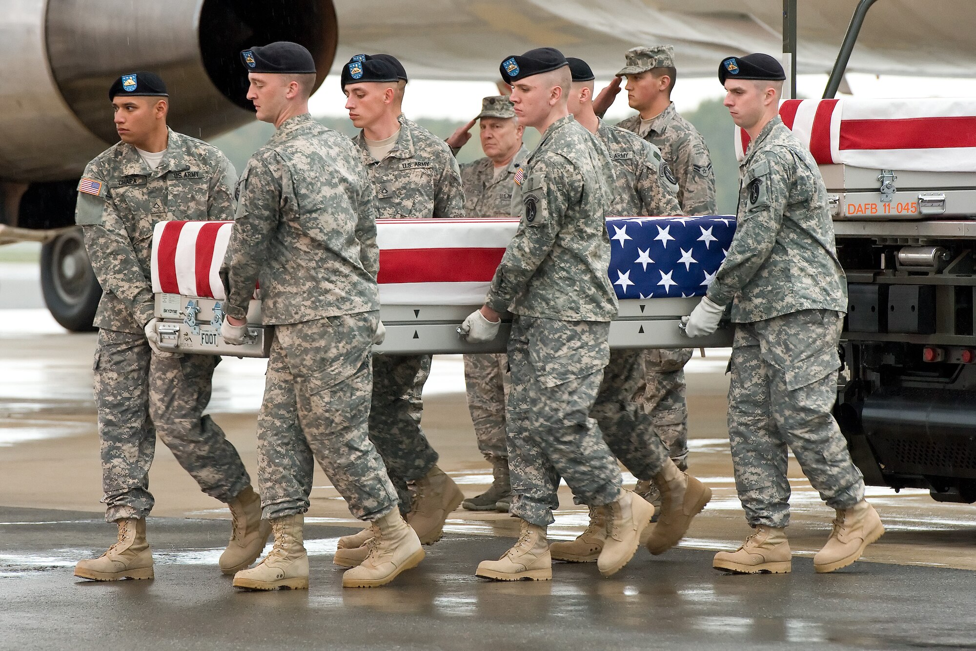 A U.S. Army carry team transfers the remains of Army Warrant Officer Joseph L. Schiro, of Coral Springs, Fla., at Dover Air Force Base, Del., Oct. 8, 2012. Schiro was assigned to the 1st Special Forces Battalion, 3rd Special Forces Group (Airborne), Fort Bragg, N.C. (U.S. Air Force photo/Roland Balik)