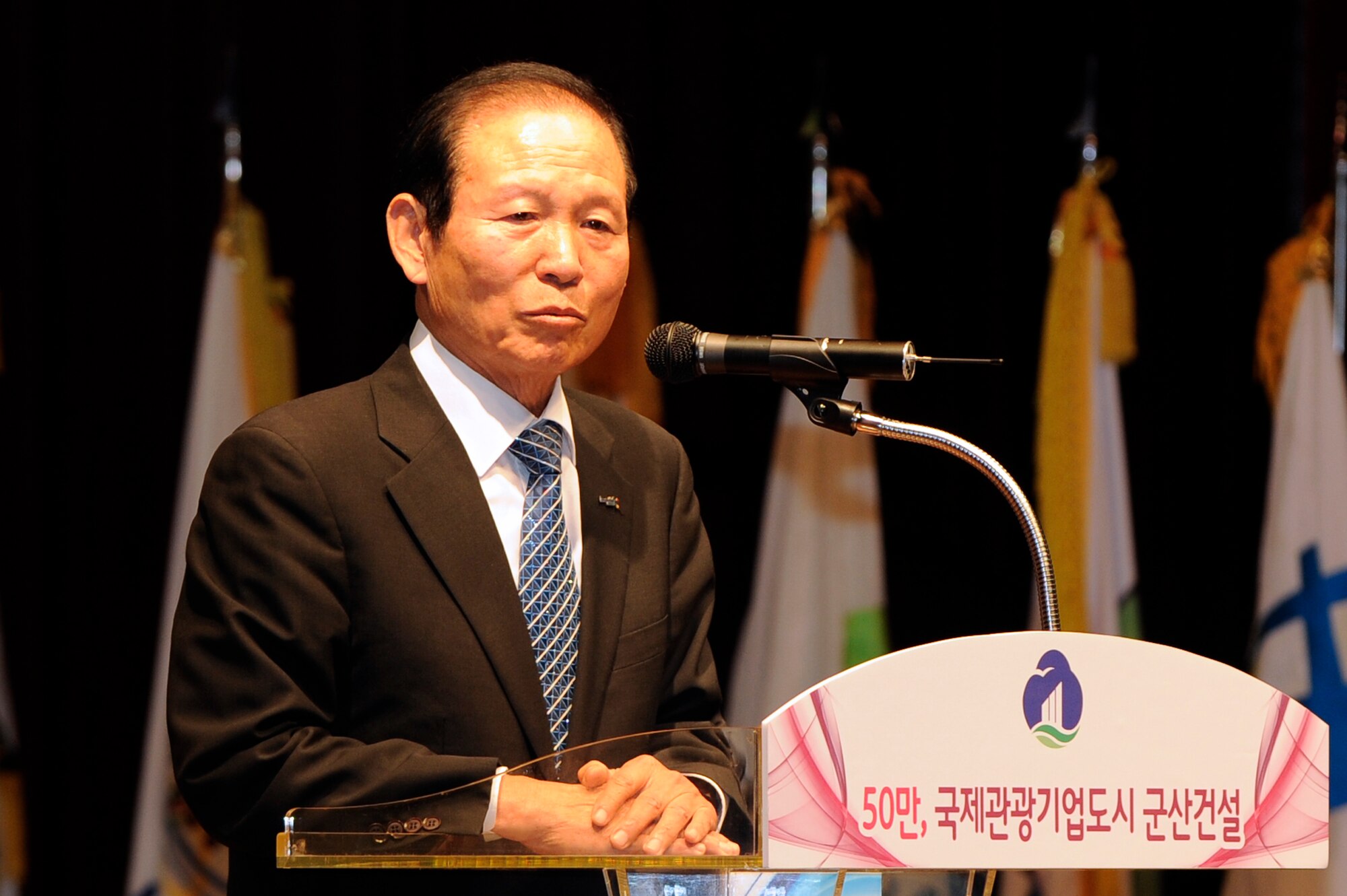 Mayor Dong-Shin Moon gives a speech during the Gunsan City Citizens Appreciation Day at Gunsan City, Republic of Korea, Oct. 5, 2012. More than 32 individuals received awards for their dedicated service to their cities and community. (U.S. Air Force photo/Senior Airman Marcus Morris) 