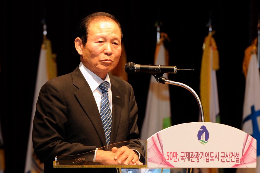Mayor Dong-Shin Moon gives a speech during the Gunsan City Citizens Appreciation Day at Gunsan City, Republic of Korea, Oct. 5, 2012. More than 32 individuals received awards for their dedicated service to their cities and community. (U.S. Air Force photo/Senior Airman Marcus Morris) 