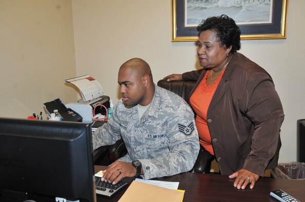 Earnestine Primus, a 20th Communications Squadron chief of plans and implementations, helps Staff Sgt. Lloyd Moore 20th Communications Squadron NCOIC configuration managerment, Shaw Air Force Base, S.C., Oct.8, 2012. Primus is the spotlight for the week of Oct. 8 through 12. (U.S. Air Force photo by Airman 1st Class Ashley L. Gardner/ Released)