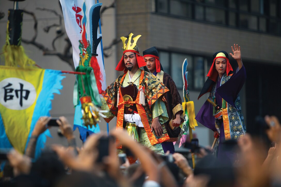 The annual ritual preceding the tug-of-war is carried out in downtown Naha Oct. 7. The ritual included karate demonstrations, fireworks and dancing. 