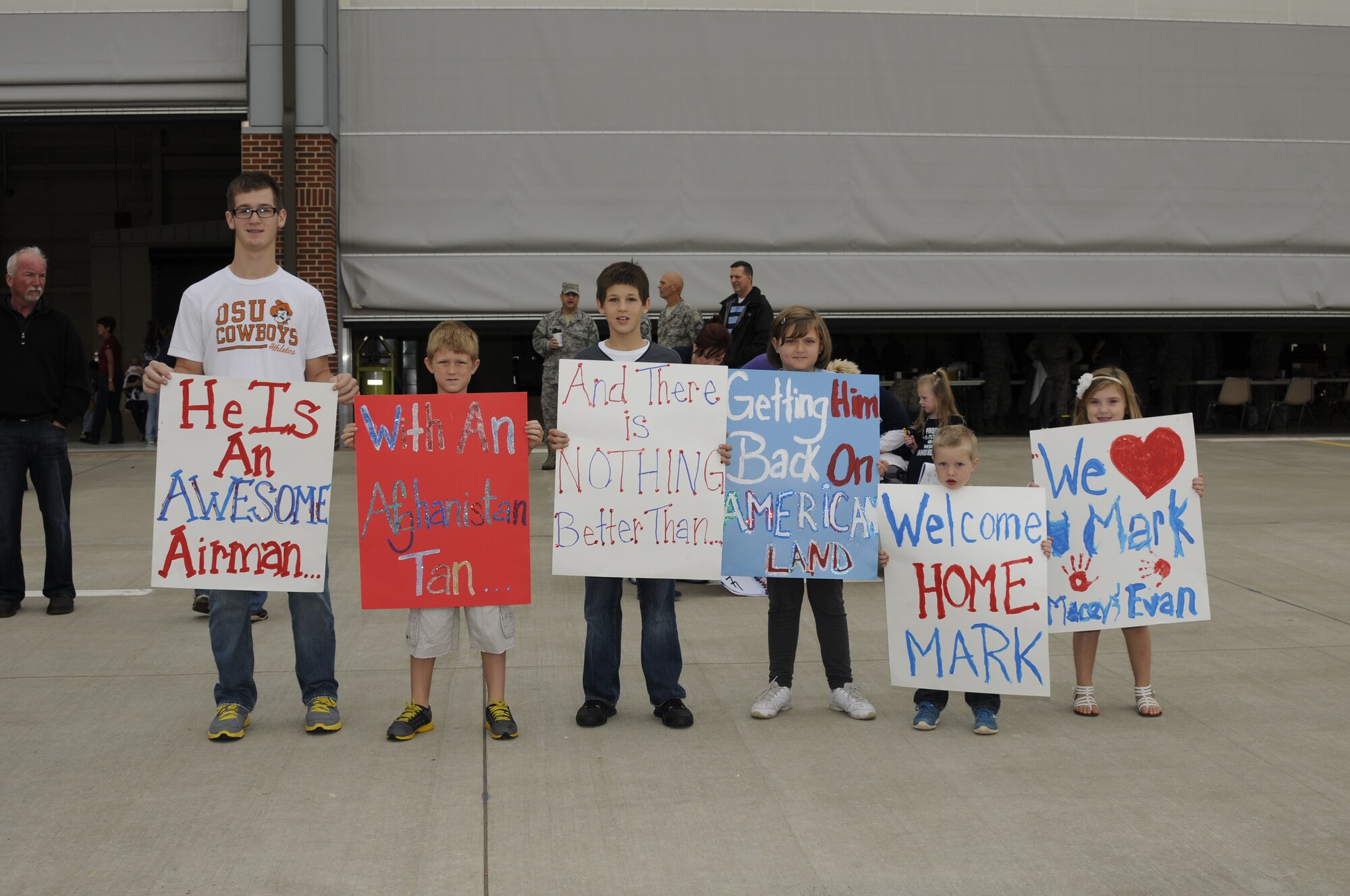 Family and friends of returning 188th Fighter Wing members show handmade signs Oct. 12. Approximately 280 Airmen with the 188th Fighter Wing returned from a deployment to Bagram Airfield, Afghanistan Oct. 12.(National Guard photo by Senior Airman Hannah Landeros/188th Fighter Wing Public Affairs)
