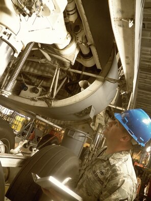 Master Sgt. David W. Smith, Airman of the Week