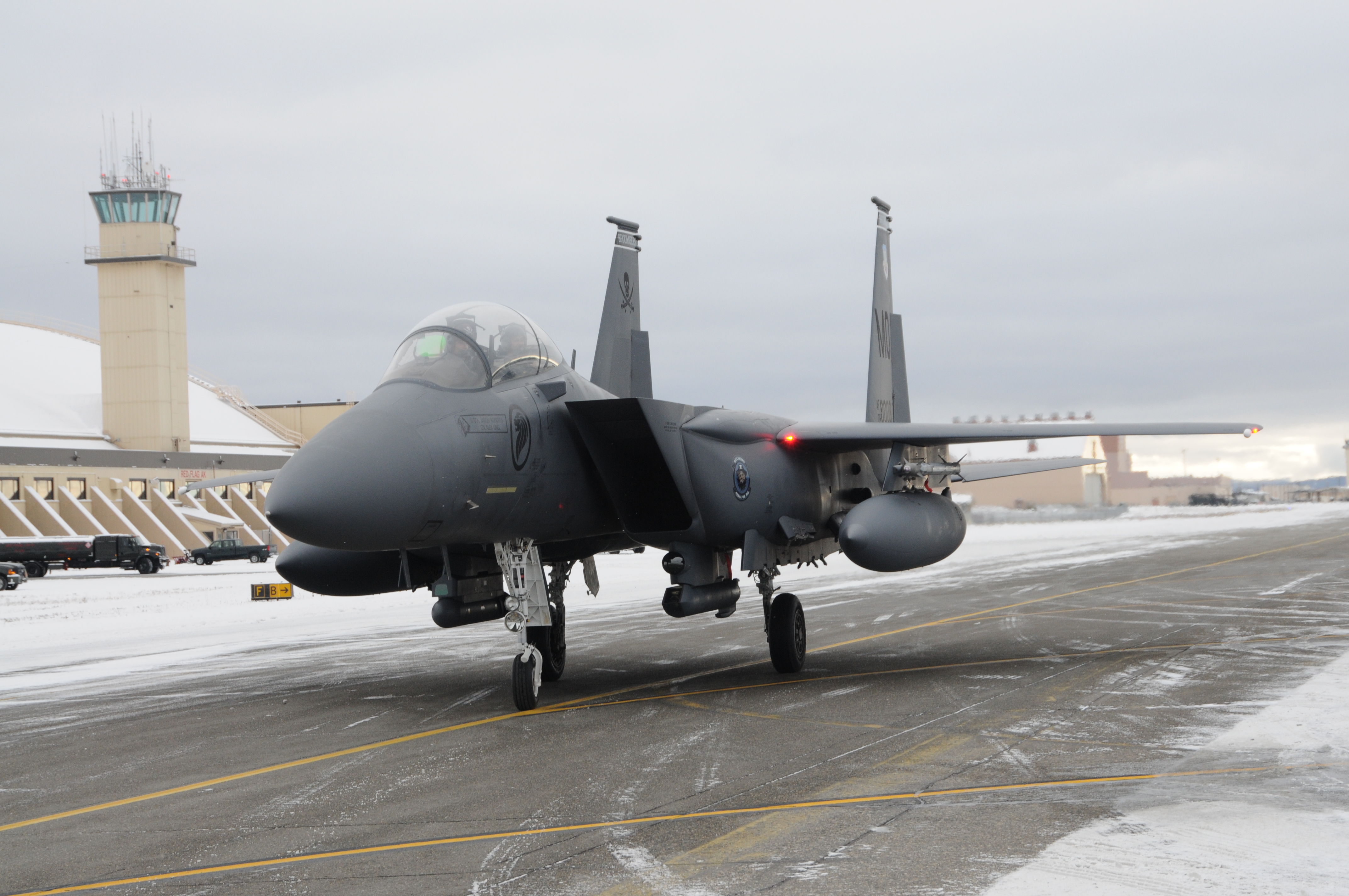 Buccaneers battle blizzard > Mountain Home Air Force Base > Article Display 