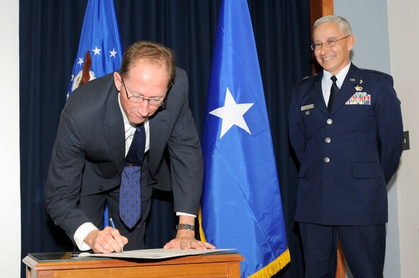 James T. Rubeor, Air Force Safety Center Executive Director, signs a
Statement of Support Oct. 3, with Brig. Gen. Andrew Salas, The Adjutant
General for the state of New Mexico, recognizing AFSEC's commitment to the
continued support for the Guard and Reserve as an essential strength to our nation and to the well-being of our communities. (U.S. Air Force photo/Keith Wright)
