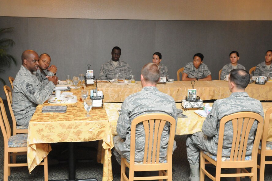 Chief Master Sgt. Jerry Moore, 11th Air Force command chief from Joint Base Elmendorf-Richardson, Alaska, has breakfast with Airmen Oct. 16 at the Hale A'ina Dining Facility on Joint Base Pearl Harbor-Hickam, Hawaii.  (U.S. Navy photo by David D. Underwood, Jr.)