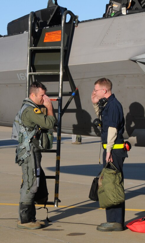 Langley AFB personnel and F-22 Raptors return from Japan