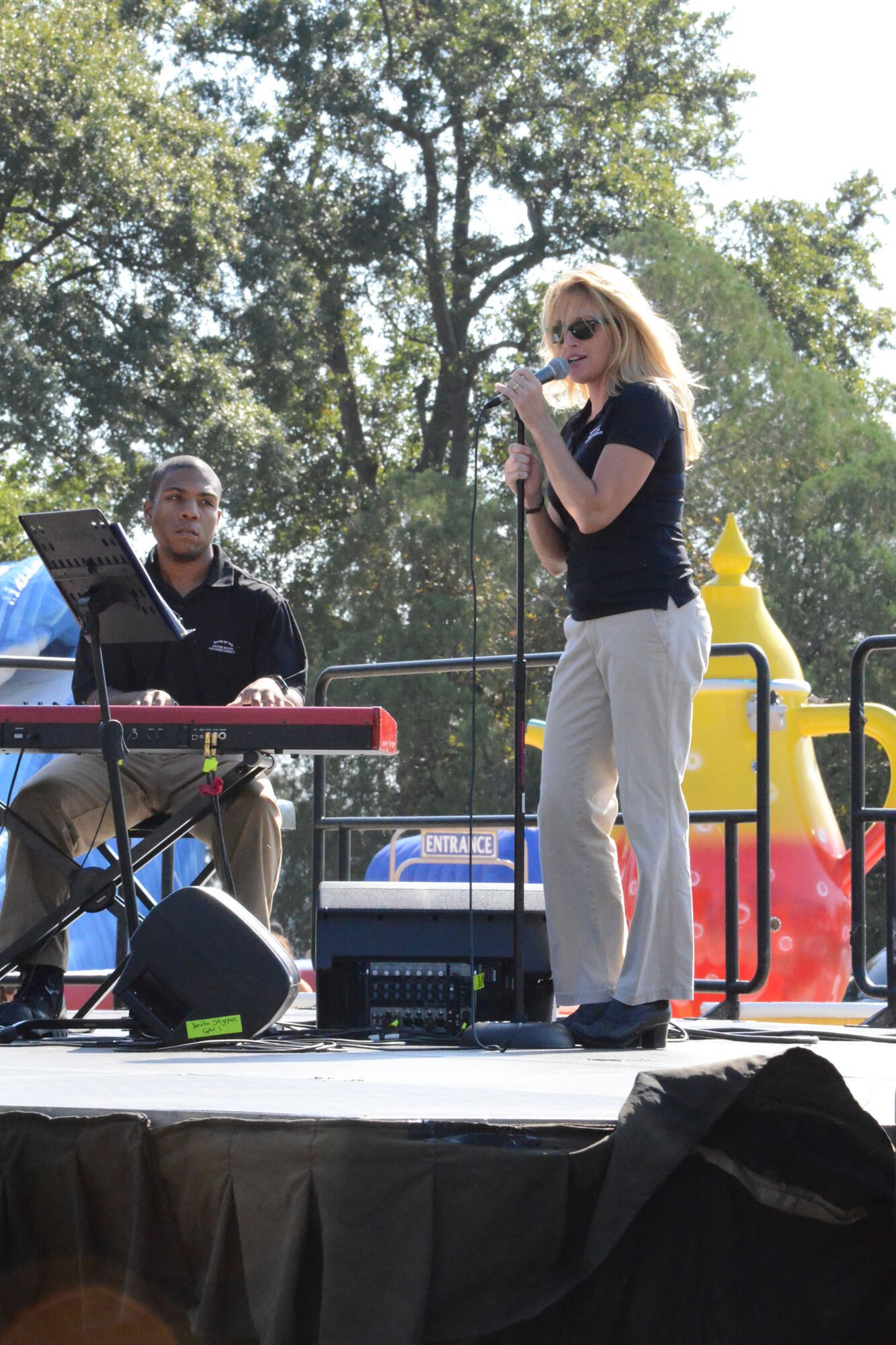 Vocalist Tech Sgt. Alyson Jones and keyboardist Airmen 1st Class Tim Davis, from Band of the U.S. Reserve provide musical entertainment to spectators at this year’s event.(U. S. Air Force photo/Ed Aspera)