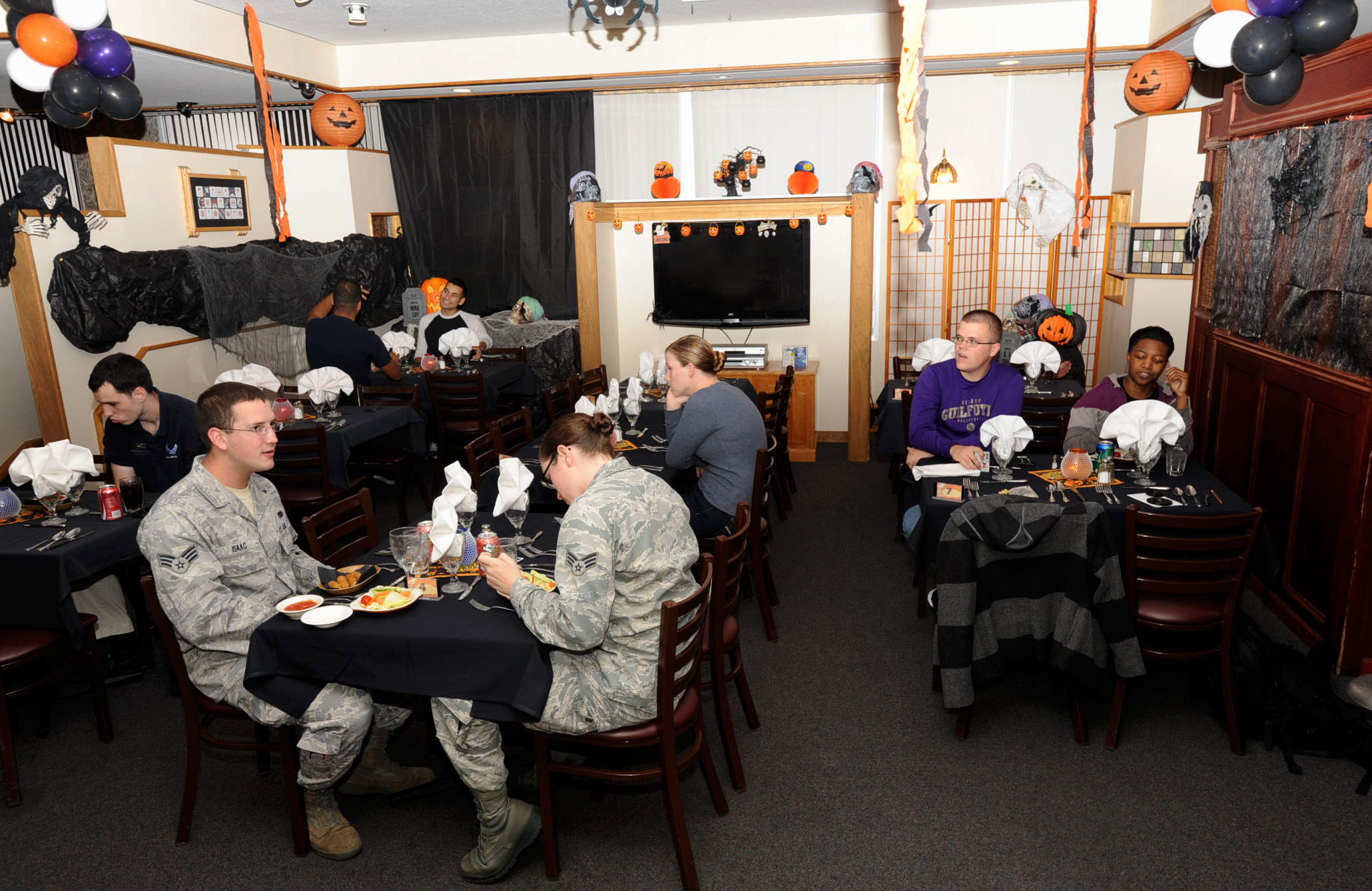 DFAC dishes out delicious dinner