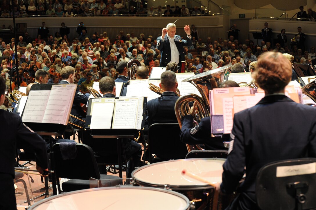 The U.S. Air Force Concert Band and Singing Sergeants perform during their 2012 Fall Tour at the San Luis Obispo Performing Arts Center, San Luis Obispo, Calif., Oct. 15, 2012. (U.S. Air Force photo/ Staff Sgt. Keyonna Fennell)