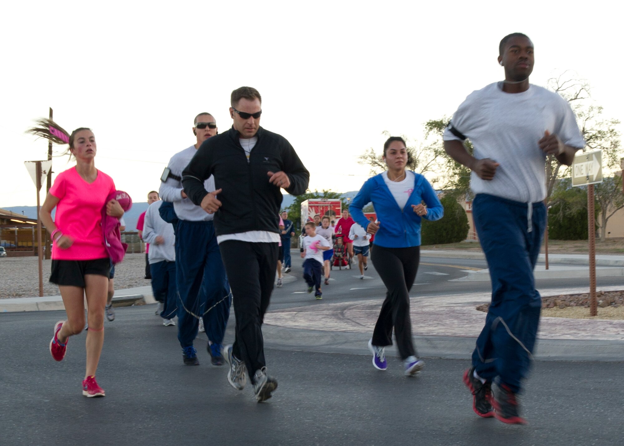 Members of Team Holloman participate in a 5k run/walk for breast cancer awareness at Holloman Air Force Base, N.M., Oct. 19. More than 500 people participated in the run, which was held to increase awareness of National Breast Cancer Awareness Month. (U.S. Air Force photo by Senior Airman Kasey Close/Released)