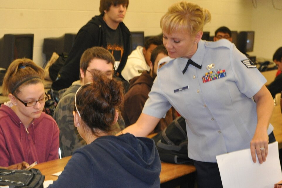 Airman, Marine teach ethics to local students > United States Marine ...