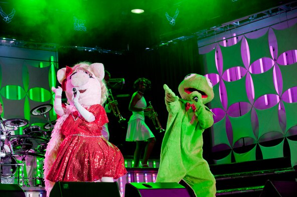 Miss Piggy and Kermit the Frog serenade the audience during a Tops in Blue concert at Incirlik Air Base, Turkey, Oct. 13, 2012. Tops in Blue incorporates numerous costume changes throughout their show to fit the theme or genre of particular songs. (U.S. Senior Airman Daniel Phelps/Released)
