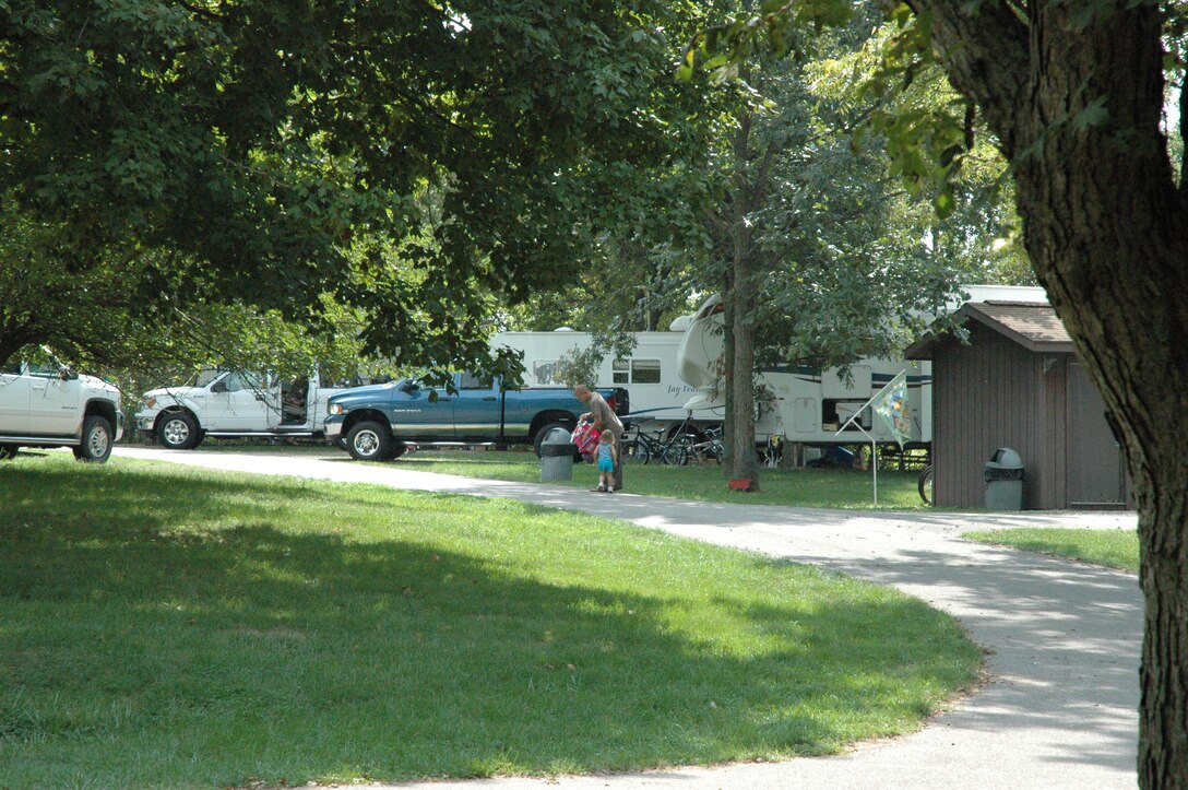Campers in Whitebreast Campground