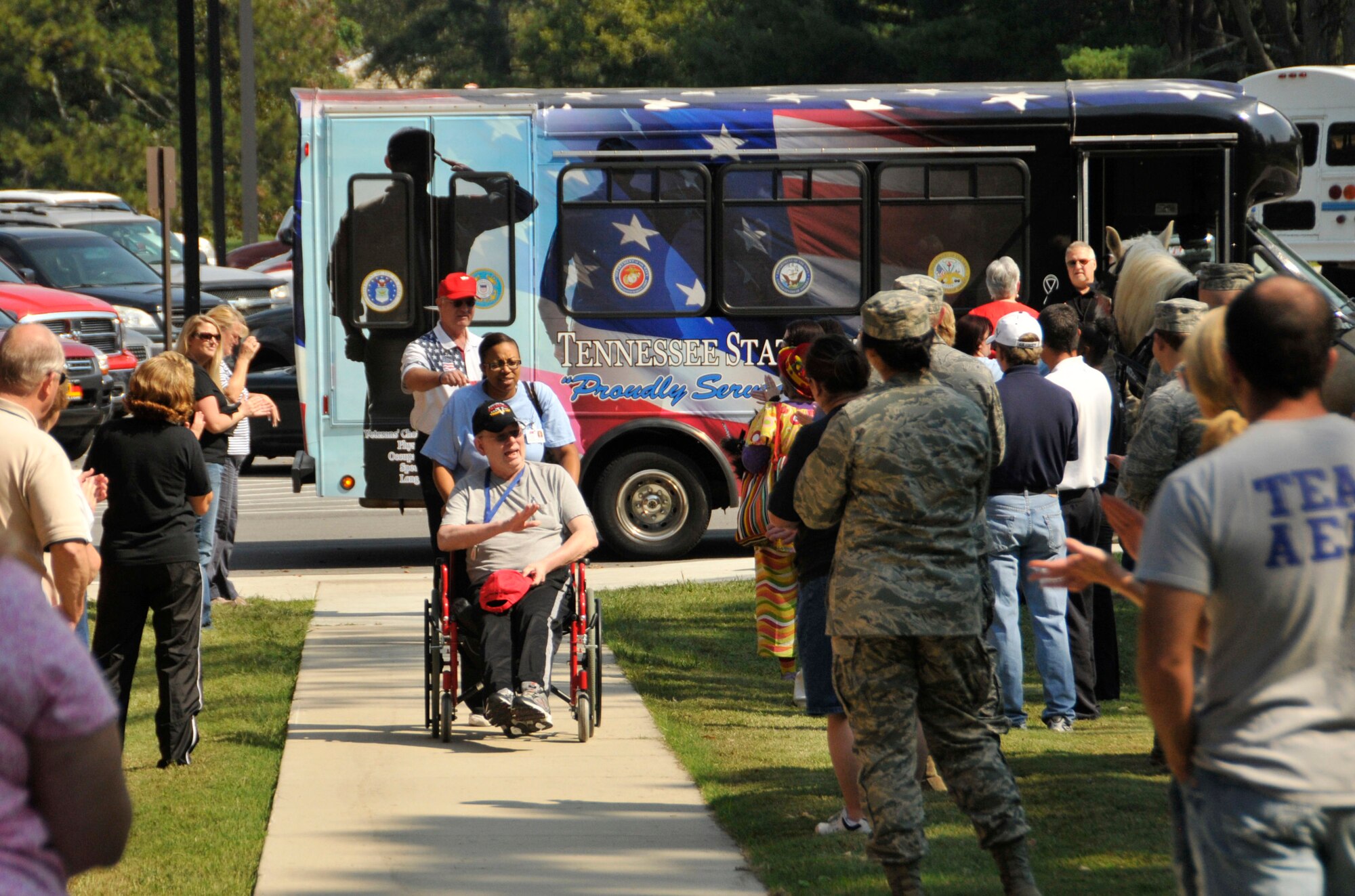 On Oct. 4, Arnold Community Council members and representatives of Arnold Engineering Development Complex’s (AEDC) workforce, including active duty, DOD personnel and Aerospace Testing Alliance employees, welcome Kenneth Adamson, who served in the Army and was in the Vietnam War, to AEDC’s annual VA picnic. Adamson, a resident of the VA Tennessee Valley Healthcare System, is being assisted by Lisa Hull, an employee at the Tenn. State Veterans Home. (Photo by Rick Goodfriend)