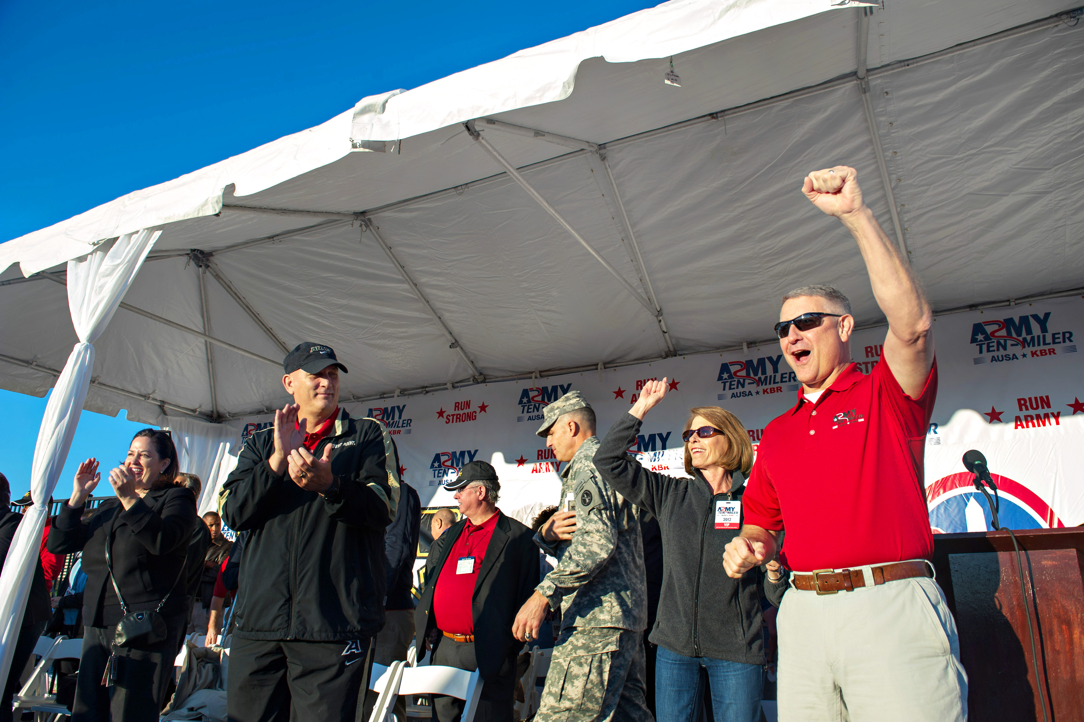 Army Chief Of Staff Gen Ray Odierno Left Sgt Maj Of The Army Raymond Chandler Iii