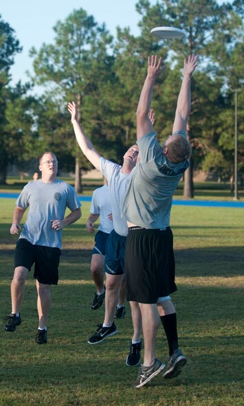 U.S. Air Force Airmen from the 23d Contracting Squadron and 372nd Training Squadron battle it out in a game of ultimate Frisbee during Super Sports Day at Moody Air Force Base, Ga., Oct. 19, 2012. The 372nd TRS scored within the last two minutes of the game to take a 3-2 lead and the win. (U.S. Air Force photo by Airman 1st Class Paul Francis/Released)
