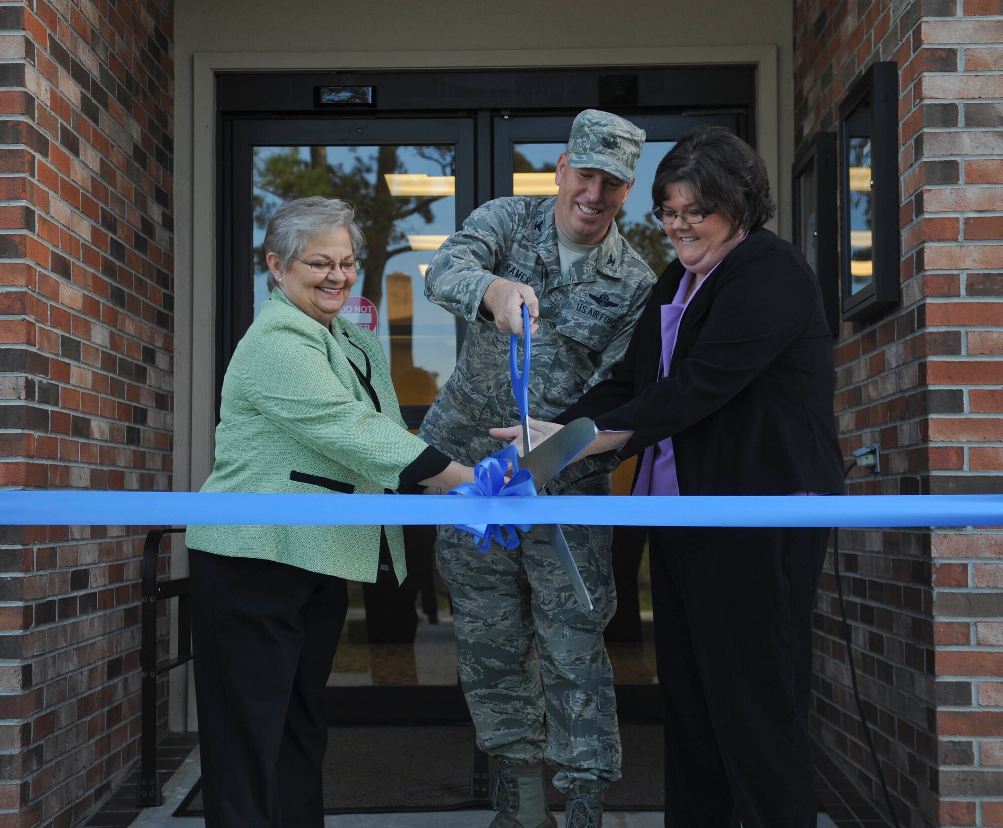 Housing Center helps Airmen transition into new homes > Moody