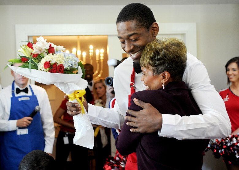 Jordan Crawford, Washington Wizards shooting guard, hugs Janice Chance, the mother of Marine Capt. Jesse Melton III, during the  3rd Annual Salute to the Stars luncheon in Washington, D.C., Oct. 22, 2012. Melton was killed in action Sept. 9, 2008, in support of combat operations in Afghanistan. (U.S. Air Force photo/Staff Sgt. Nichelle Anderson)
