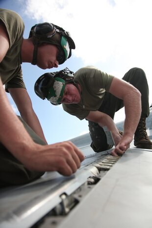 Cpl. Joseph S. Lorenzen, a Marine All-Weather Fighter Attack Squadron 225 F/A-18D Hornet airframes mechanic, and Sgt. Frank Gottardo, VMFA(AW)-225 F/A-18D Hornet airframes quality assurance representative and mechanic, troubleshoot a VMFA(AW)-225 F/A-18D Hornet during Exercise Island Fury aboard Andersen Air Force Base Oct. 19. Island Fury is a month-long exercise, which began early October.