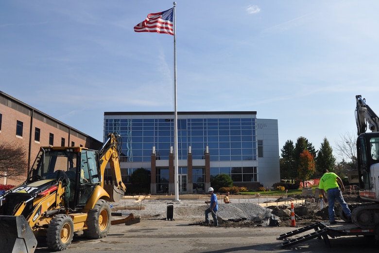 910th Hq Entrance Gets Face Lift Youngstown Air Reserve Station Article Display