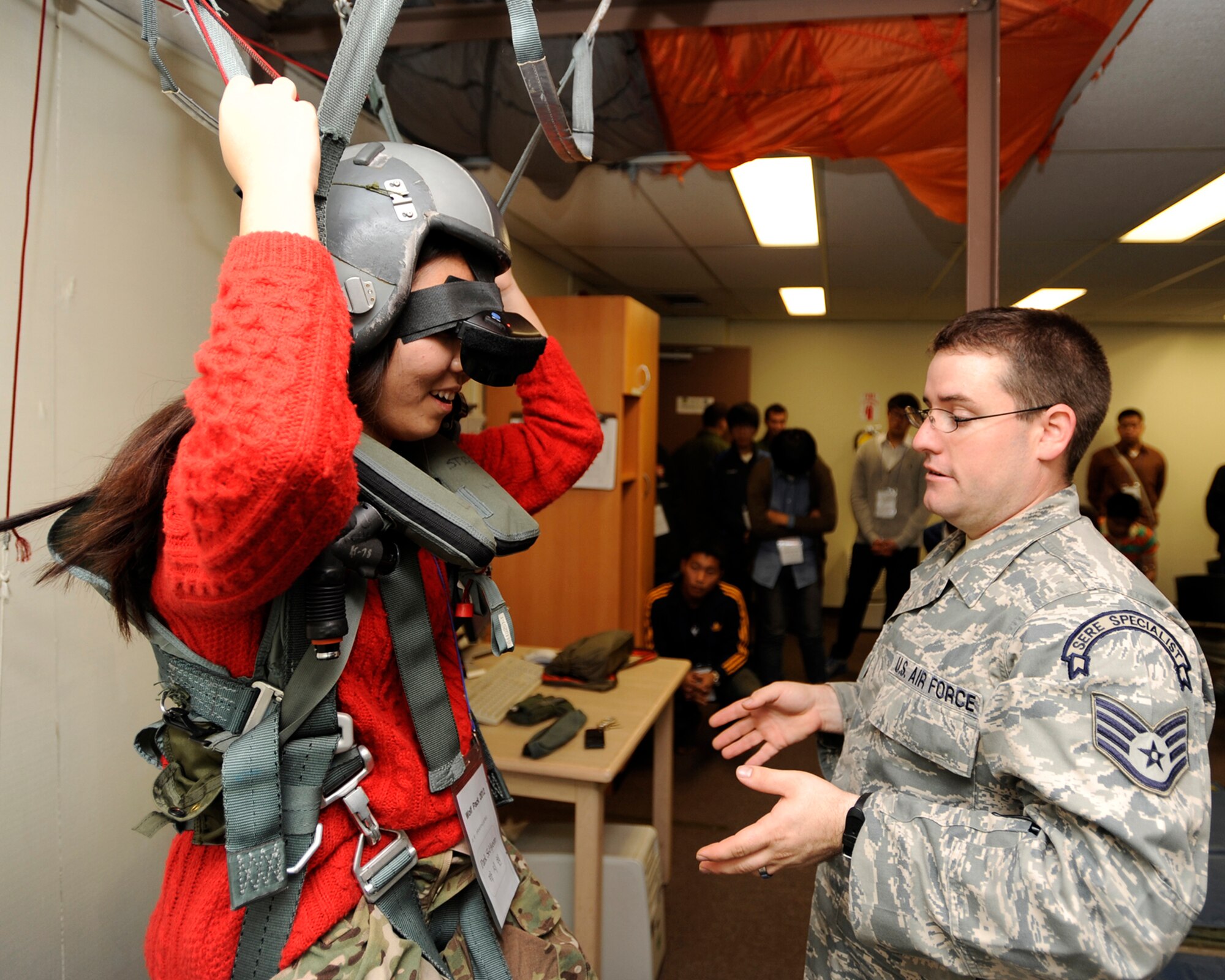 A Survival, Evasion, Resistance and Escape specialist  trains Song DaBin, 11th grader at Jeonbuk foreign language high school, on a virtual reality parachute simulator during the honorary pilot program at Kunsan Air Base, Republic of Korea, Oct. 24, 2012. Pilots are trained every two years on how to fly their parachute and guide it to safety in the event they have to eject from the jet. (U.S. Air Force photo/Senior 