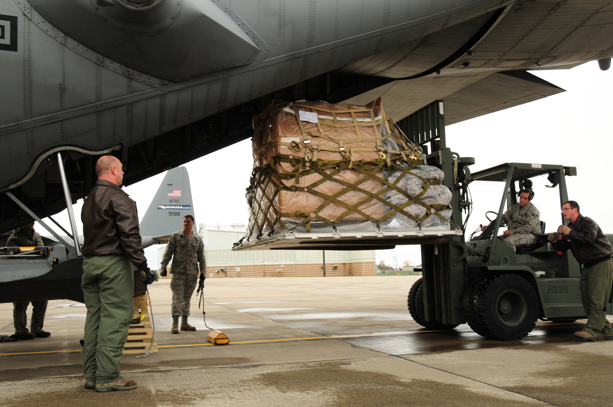 75 members of the 107th Airlift Wing have deployed downstate to aid in Hurricane Sandy recovery efforts. Senior Airman Kimberly Starr, 107th Aerial Port and Master Sgt. Timothy Griffin, 107th Loadmaster moves the cargo onto the C-130 aircraft for the deployment to New York City.  Oct. 30, 2012 (National Guard Photo/Senior Master Sgt. Ray Lloyd)
