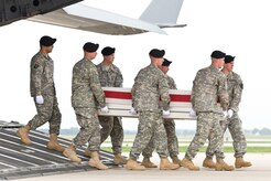 A U.S. Army carry team transfers the remains of Army Staff Sgt. Jonathan P. Schmidt, of Petersburg, Va., at Dover Air Force Base, Del., Sept. 3, 2012. (U.S. Air Force photo/Roland Balik)
