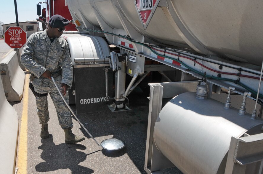 KIRTLAND AFB, N.M. -- Airman 1st Class Willie Fox, 377th Security Forces Squadron, inspects a vehicle Aug. 28 at the Contractor Gate. (Photo by Ken Moore)