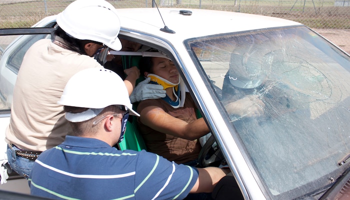 Shock Trauma Platoon, 3rd Medical Battalion, 3rd Marine Logistics Group, III Marine Expeditionary Force, treat a simulated car crash casualty during a vehicle extraction drill as part of a Remote Pre-Hospital Trauma and Disaster Course at the Royal Darwin Hospital, Aug. 23