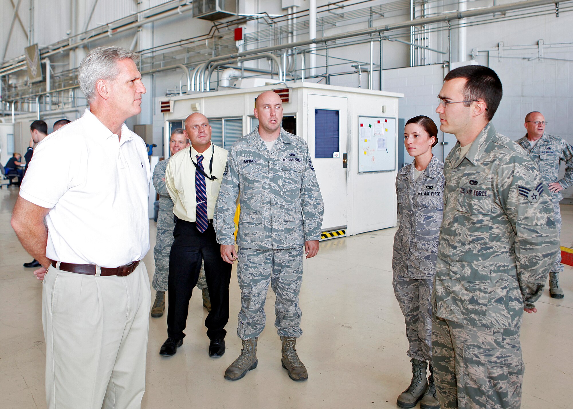 McCarthy meets with 412th Maintenance Group Airmen at Hangar 1600 Aug. 4. (U.S. Air Force photo by Jet Fabara)