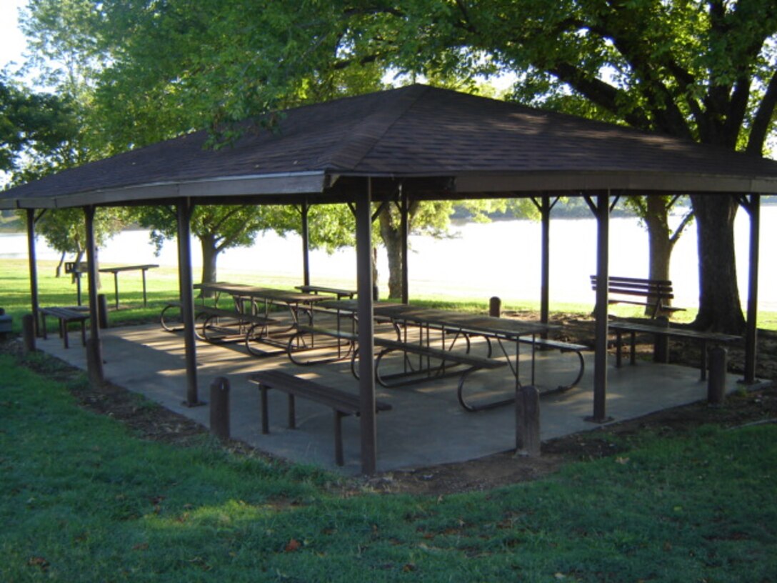 Group picnic area at Heyburn Lake