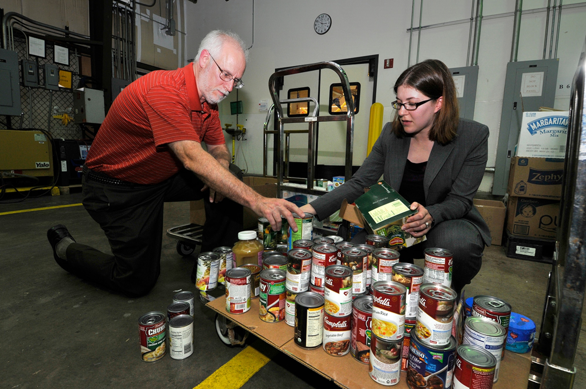 From left, Dr. Ralph Jones, ATA Technology and Analysis Branch manager and volunteer from the Manchester Good Samaritan, and AEDC’s Patty Stiggins, a Junior Force Council Feds Feed Families food drive coordinator, organize donations. (Photo by Rick Goodfriend)