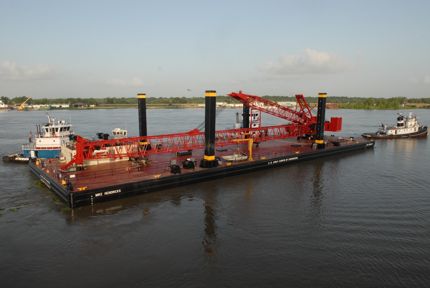 The FLOATING CRANE “MIKE HENDRICKS” is operated by the U.S. Army Corps of Engineers Little Rock District. 