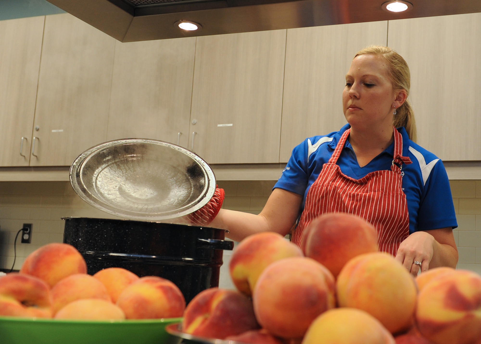 Alyson Kresser, 92nd Aerospace Medicine Squadron Health and Wellness Center registered dietitian, teaches a cooking class on how to preserve peaches at Fairchild Air Force Base, Wash., Aug. 22, 2012. The HAWC hosts regular cooking classes to demonstrate how to use fresh, seasonal foods to make healthy meals and snacks. (U.S. Air Force photo by Staff Sgt. Michael Means)