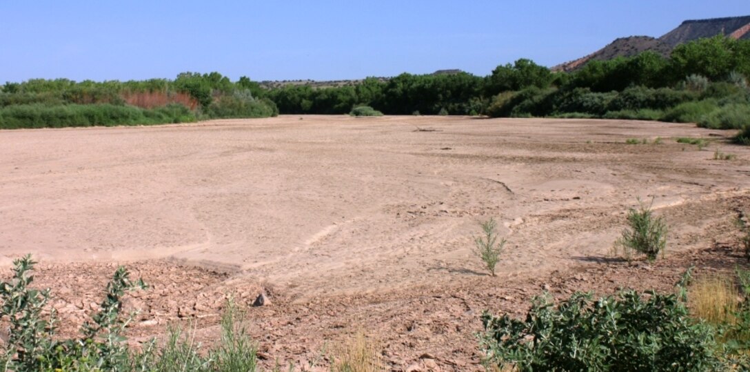 Upstream of the weir, the riverbed has a stable elevation.