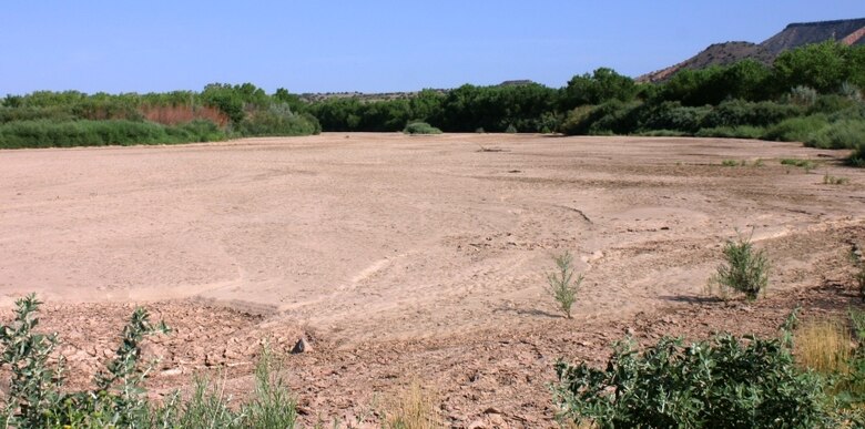 Upstream of the weir, the riverbed has a stable elevation.